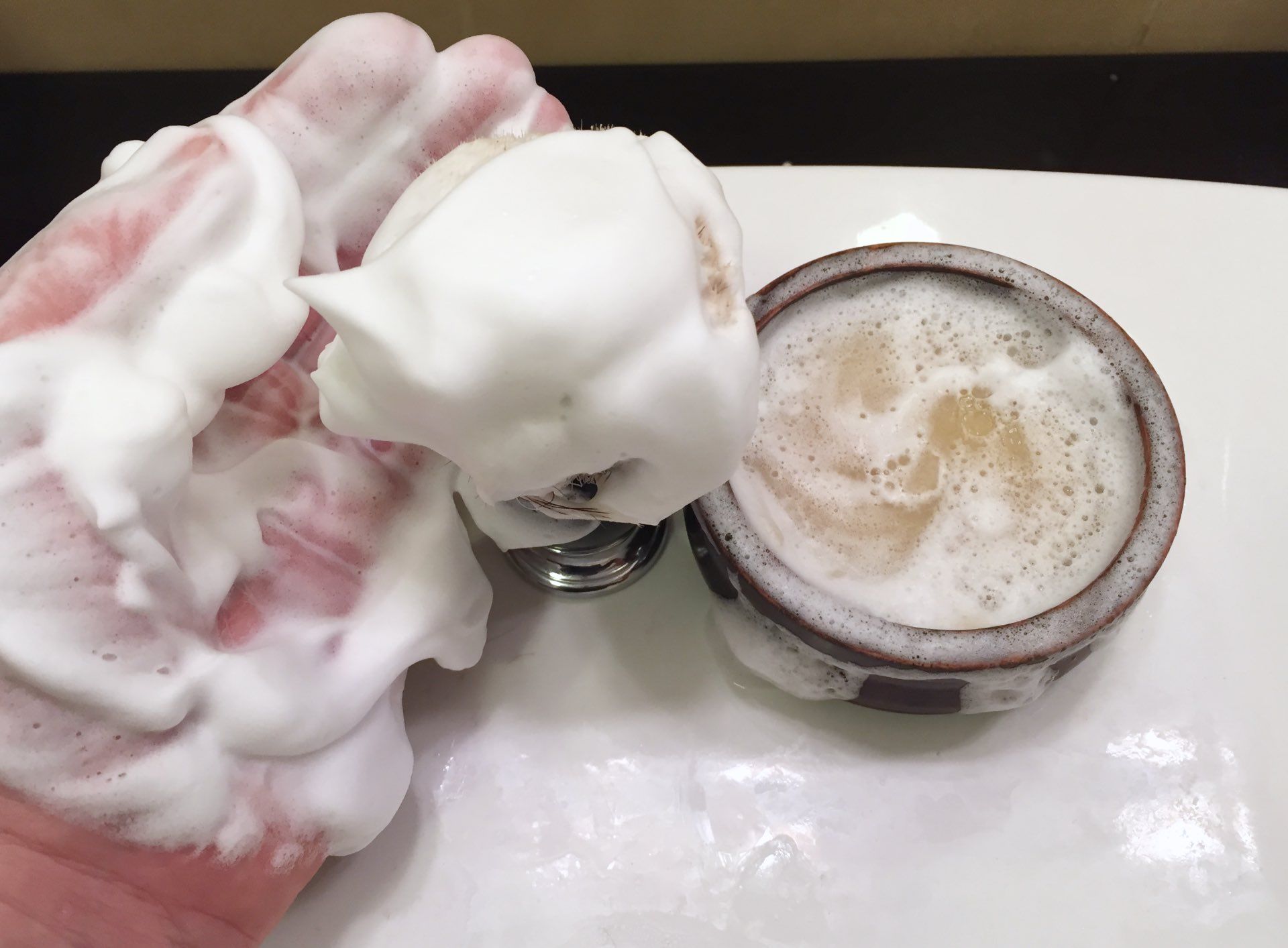 The Art Of Shaving Sandalwood - wyrabianie piany